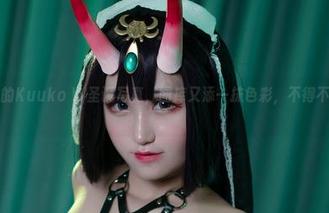从未见过的Kuuko W圣诞写真，图库又添一抹色彩，不得不说可真妙。